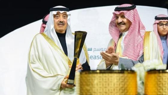 أمير الشرقية يسلم كأس الأمير نايف للفائز في مهرجان كؤوس الملوك