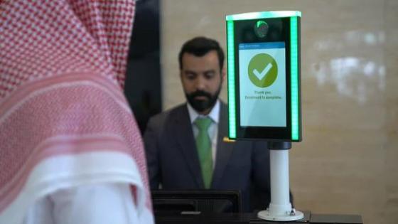مطارات الرياض تعلن نجاح تجربة السفر الذكية بلا أوراق