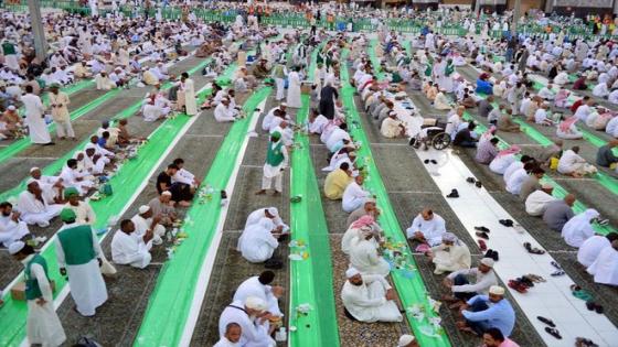 المملكة تقدم 3 مليون وجبة لإفطار الصائمين في ساحات الحرم خلال أول 20 يوم من رمضان